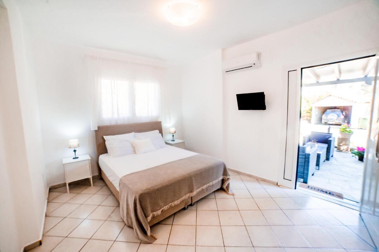 Filia Rooms & Apartments Agioi Apostoloi  Bagian luar foto