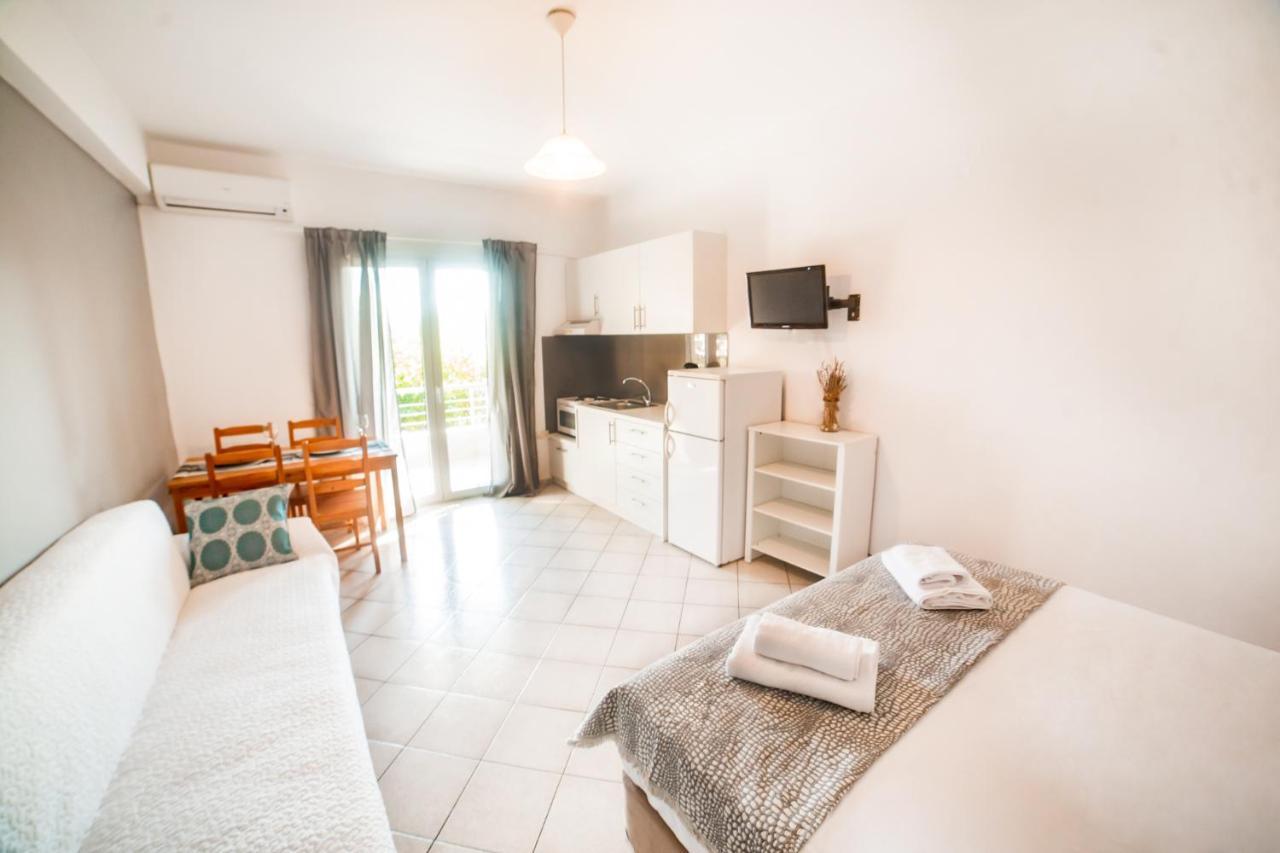 Filia Rooms & Apartments Agioi Apostoloi  Bagian luar foto