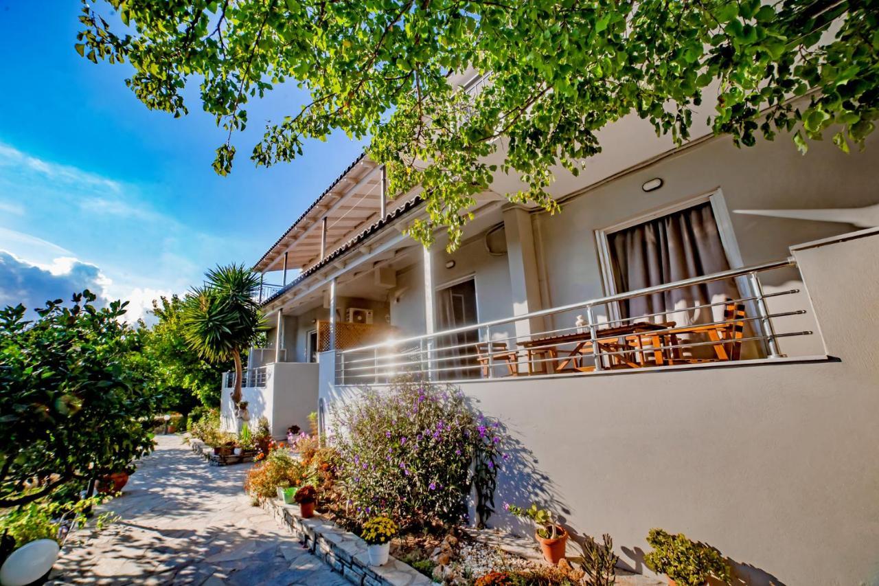 Filia Rooms & Apartments Agioi Apostoloi  Bagian luar foto